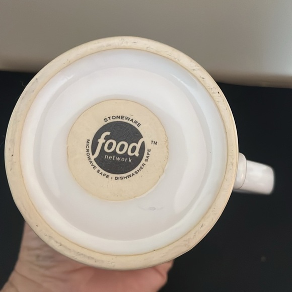 Food Network Fontinella White Collection mug with M initial - Picture 3 of 4